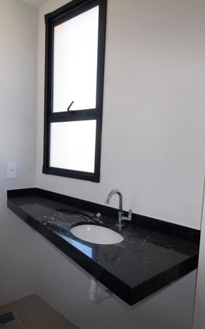 Apartamento à venda com 107m², 3 quartos e 2 vagas Apartamento à venda com 107m², 3 quartos e 2 vagasBanheiro da Suite