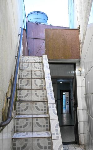 Casa para alugar com 100m², 2 quartos e 1 vaga Casa para alugar com 100m², 2 quartos e 1 vagaEscada para Terraço