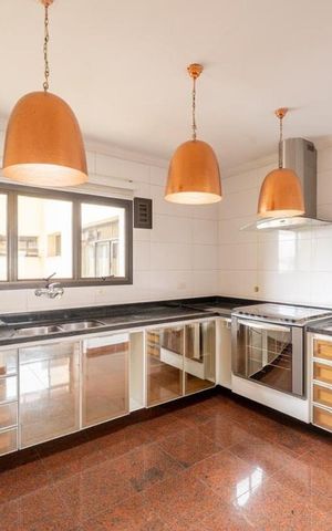 Apartamento à venda com 209m², 4 quartos e 3 vagas Apartamento à venda com 209m², 4 quartos e 3 vagasCozinha