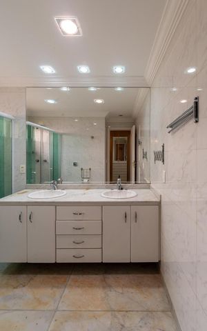 Apartamento à venda com 209m², 4 quartos e 3 vagas Apartamento à venda com 209m², 4 quartos e 3 vagasBanheiro