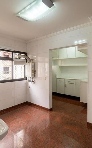 Apartamento à venda com 209m², 4 quartos e 3 vagas Apartamento à venda com 209m², 4 quartos e 3 vagasÁrea de Serviço