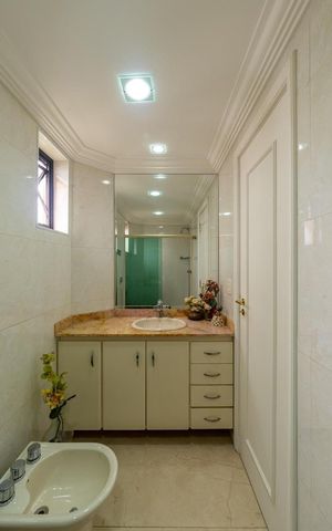 Apartamento à venda com 209m², 4 quartos e 3 vagas Apartamento à venda com 209m², 4 quartos e 3 vagasBanheiro