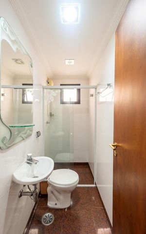 Apartamento à venda com 209m², 4 quartos e 3 vagas Apartamento à venda com 209m², 4 quartos e 3 vagasBanheiro