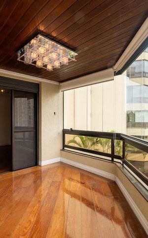 Apartamento à venda com 209m², 4 quartos e 3 vagas Apartamento à venda com 209m², 4 quartos e 3 vagasVaranda