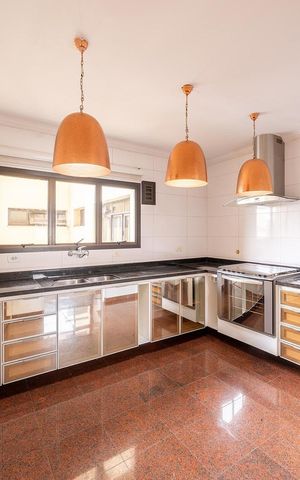 Apartamento à venda com 209m², 4 quartos e 3 vagas Apartamento à venda com 209m², 4 quartos e 3 vagasCozinha