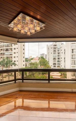 Apartamento à venda com 209m², 4 quartos e 3 vagas Apartamento à venda com 209m², 4 quartos e 3 vagasVaranda
