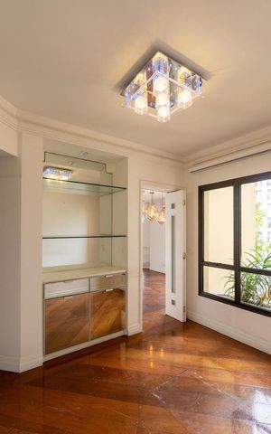 Apartamento à venda com 209m², 4 quartos e 3 vagas Apartamento à venda com 209m², 4 quartos e 3 vagasQuarto