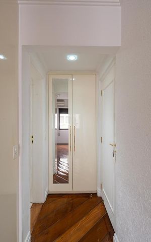 Apartamento à venda com 209m², 4 quartos e 3 vagas Apartamento à venda com 209m², 4 quartos e 3 vagasQuarto