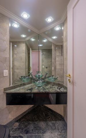 Apartamento à venda com 209m², 4 quartos e 3 vagas Apartamento à venda com 209m², 4 quartos e 3 vagasBanheiro