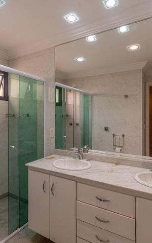 Apartamento à venda com 209m², 4 quartos e 3 vagas Apartamento à venda com 209m², 4 quartos e 3 vagasBanheiro