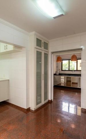 Apartamento à venda com 209m², 4 quartos e 3 vagas Apartamento à venda com 209m², 4 quartos e 3 vagasÁrea de Serviço