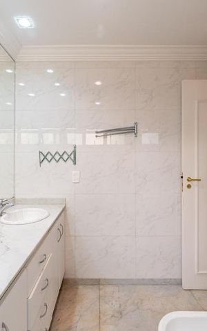 Apartamento à venda com 209m², 4 quartos e 3 vagas Apartamento à venda com 209m², 4 quartos e 3 vagasBanheiro