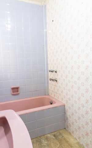 Apartamento à venda com 76m², 2 quartos e sem vaga Apartamento à venda com 76m², 2 quartos e sem vagaBanheiro