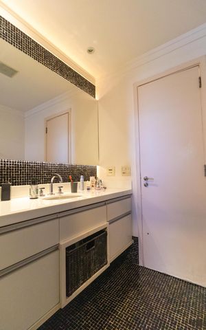 Apartamento para alugar com 103m², 2 quartos e 2 vagas Apartamento para alugar com 103m², 2 quartos e 2 vagasBanheiro da Suíte 01