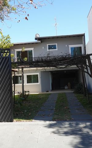 Casa para alugar com 232m², 4 quartos e 10 vagasFachada do imóvel