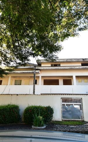 Casa à venda com 600m², 5 quartos e 4 vagasFachada