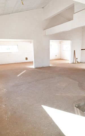 Casa à venda com 600m², 5 quartos e 4 vagasSotão