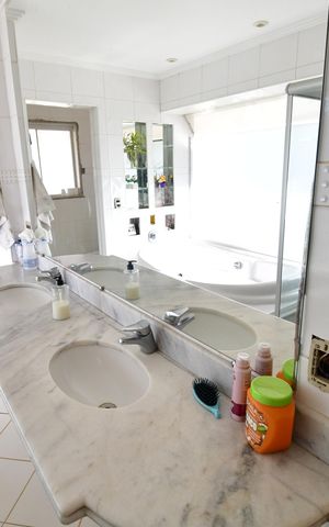 Casa à venda com 600m², 5 quartos e 4 vagasBanheiro Suíte