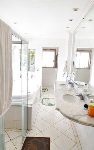 Casa à venda com 600m², 5 quartos e 4 vagasBanheiro Suíte