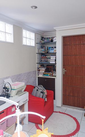Casa de condomínio à venda com 180m², 4 quartos e 1 vaga