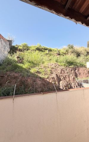 Casa à venda com 262m², 3 quartos e 4 vagasTerreno ao fundo que pertence a casa