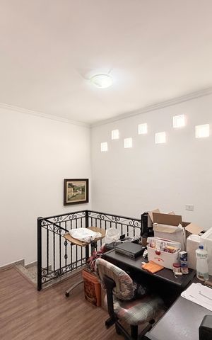 Casa à venda com 262m², 3 quartos e 4 vagasEscritório