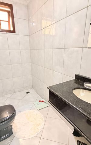 Casa à venda com 262m², 3 quartos e 4 vagasBanheiro Social