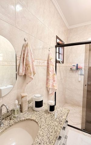 Casa à venda com 262m², 3 quartos e 4 vagasBanheiro da Suíte