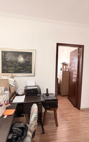 Casa à venda com 262m², 3 quartos e 4 vagasEscritório