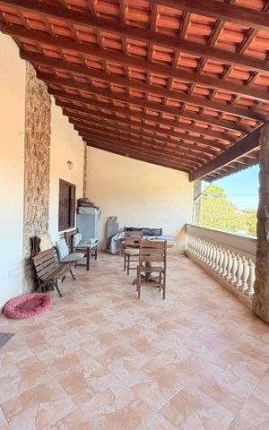 Casa à venda com 262m², 3 quartos e 4 vagasSacada