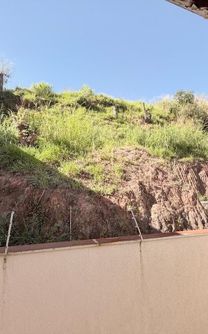 Casa à venda com 262m², 3 quartos e 4 vagasTerreno ao fundo que pertence a casa
