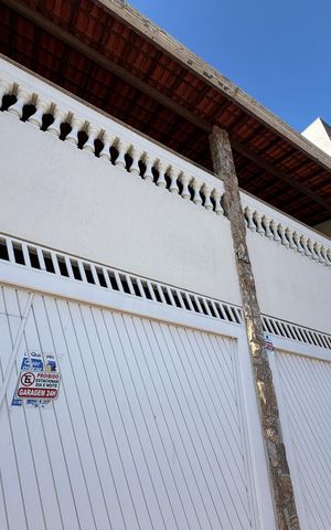 Casa à venda com 262m², 3 quartos e 4 vagasFachada