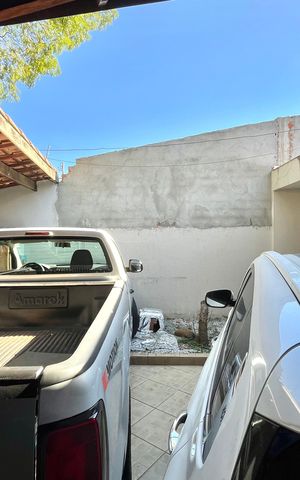 Casa à venda com 500m², 3 quartos e 6 vagas Casa à venda com 500m², 3 quartos e 6 vagasGaragem