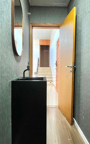 Casa à venda com 500m², 3 quartos e 6 vagas Casa à venda com 500m², 3 quartos e 6 vagasLavabo