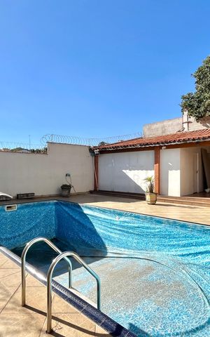 Casa à venda com 500m², 3 quartos e 6 vagas Casa à venda com 500m², 3 quartos e 6 vagasPiscina