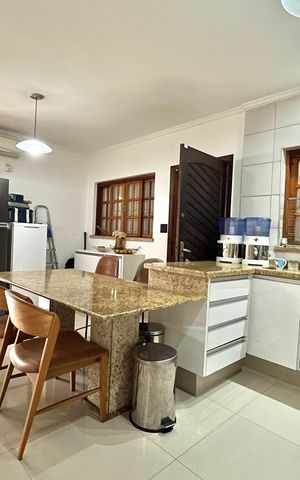 Casa à venda com 500m², 3 quartos e 6 vagas Casa à venda com 500m², 3 quartos e 6 vagasCozinha