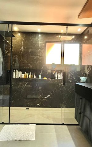 Casa à venda com 500m², 3 quartos e 6 vagas Casa à venda com 500m², 3 quartos e 6 vagasBanheiro da Suíte 1