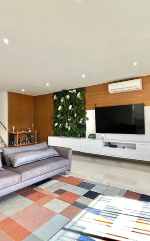 Casa à venda com 500m², 3 quartos e 6 vagas Casa à venda com 500m², 3 quartos e 6 vagasSala