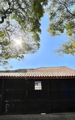 Casa à venda com 500m², 3 quartos e 6 vagas Casa à venda com 500m², 3 quartos e 6 vagasFachada