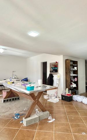 Casa à venda com 500m², 3 quartos e 6 vagas Casa à venda com 500m², 3 quartos e 6 vagasSalão