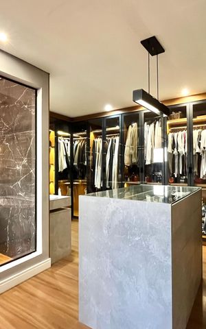 Casa à venda com 500m², 3 quartos e 6 vagas Casa à venda com 500m², 3 quartos e 6 vagasCloset da suíte 1