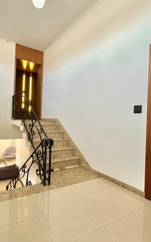 Casa à venda com 500m², 3 quartos e 6 vagas Casa à venda com 500m², 3 quartos e 6 vagasEntrada