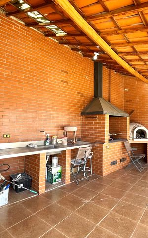 Casa à venda com 500m², 3 quartos e 6 vagas Casa à venda com 500m², 3 quartos e 6 vagasChurrasqueira