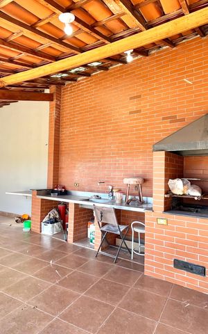 Casa à venda com 500m², 3 quartos e 6 vagas Casa à venda com 500m², 3 quartos e 6 vagasChurrasqueira