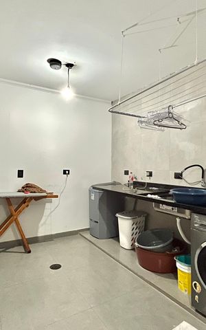 Casa à venda com 500m², 3 quartos e 6 vagas Casa à venda com 500m², 3 quartos e 6 vagasÁrea de Serviço