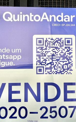 Casa à venda com 500m², 3 quartos e 6 vagas Casa à venda com 500m², 3 quartos e 6 vagasPlaquinha