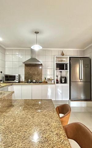 Casa à venda com 500m², 3 quartos e 6 vagas Casa à venda com 500m², 3 quartos e 6 vagasCozinha