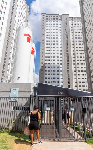 Apartamento à venda com 42m², 2 quartos e sem vaga Apartamento à venda com 42m², 2 quartos e sem vagaFachada