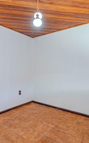 Casa à venda com 120m², 2 quartos e 1 vaga Casa à venda com 120m², 2 quartos e 1 vagaEdícula - Sala