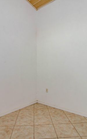 Casa à venda com 120m², 2 quartos e 1 vaga Casa à venda com 120m², 2 quartos e 1 vagaSala